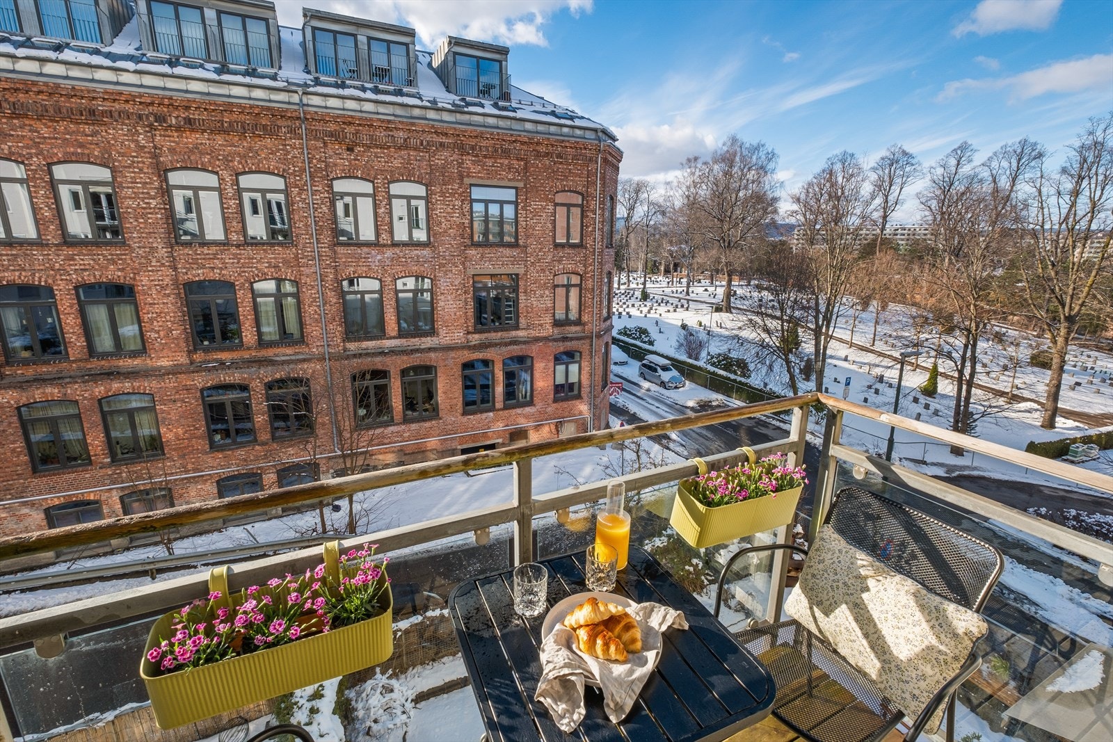 En lys, gjennomgående og romslig 2-roms selveier beliggende i den sjarmerende Nye Gamlebyen Galleribilde