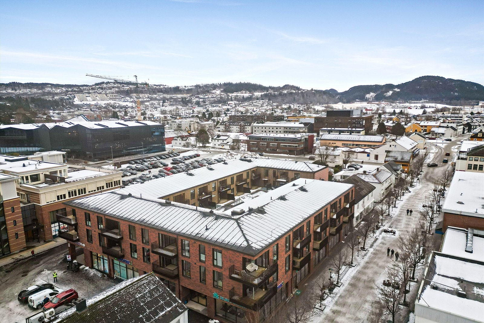 I nærheten finner du Kimen kulturhus som ble åpnet i 2015, her har du kinosaler, bibliotek kulturskole, kirke og ungdomsklubb. Galleribilde