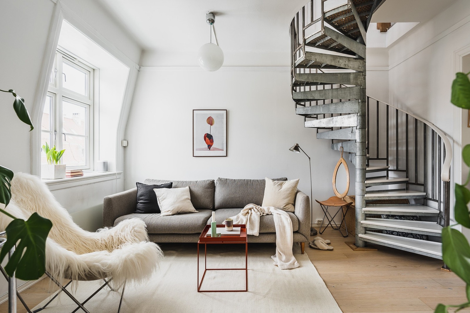 Innholdsrik, lys og luftig 4-roms leilighet. Galleribilde