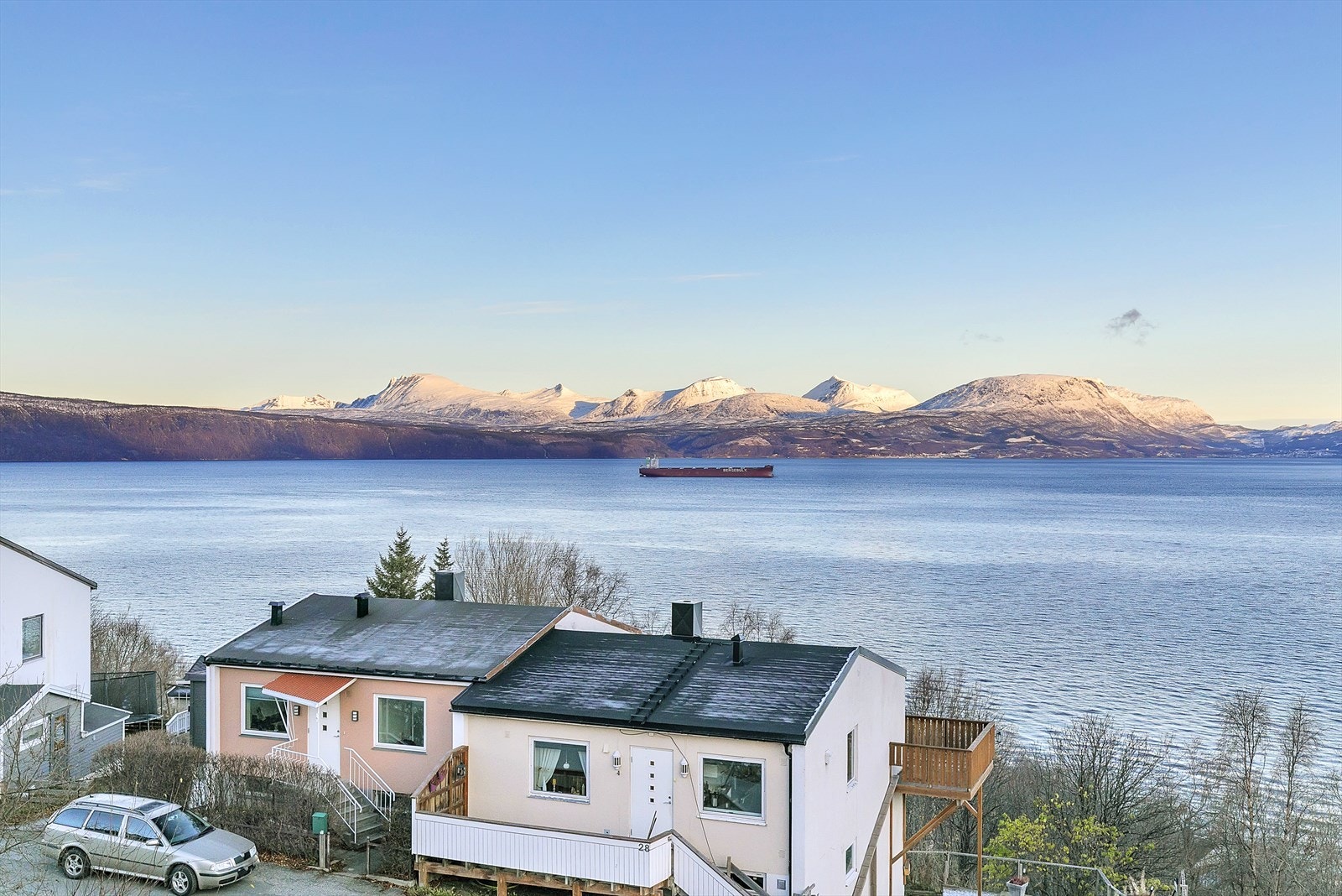 Praktfull utsikt fra eiendommen! Galleribilde