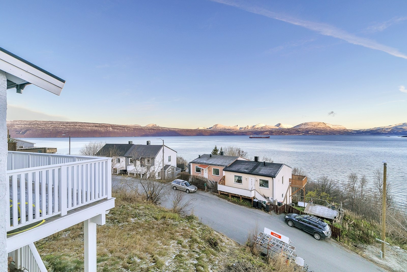 Balkong med flott utsikt over Ofotfjorden Galleribilde