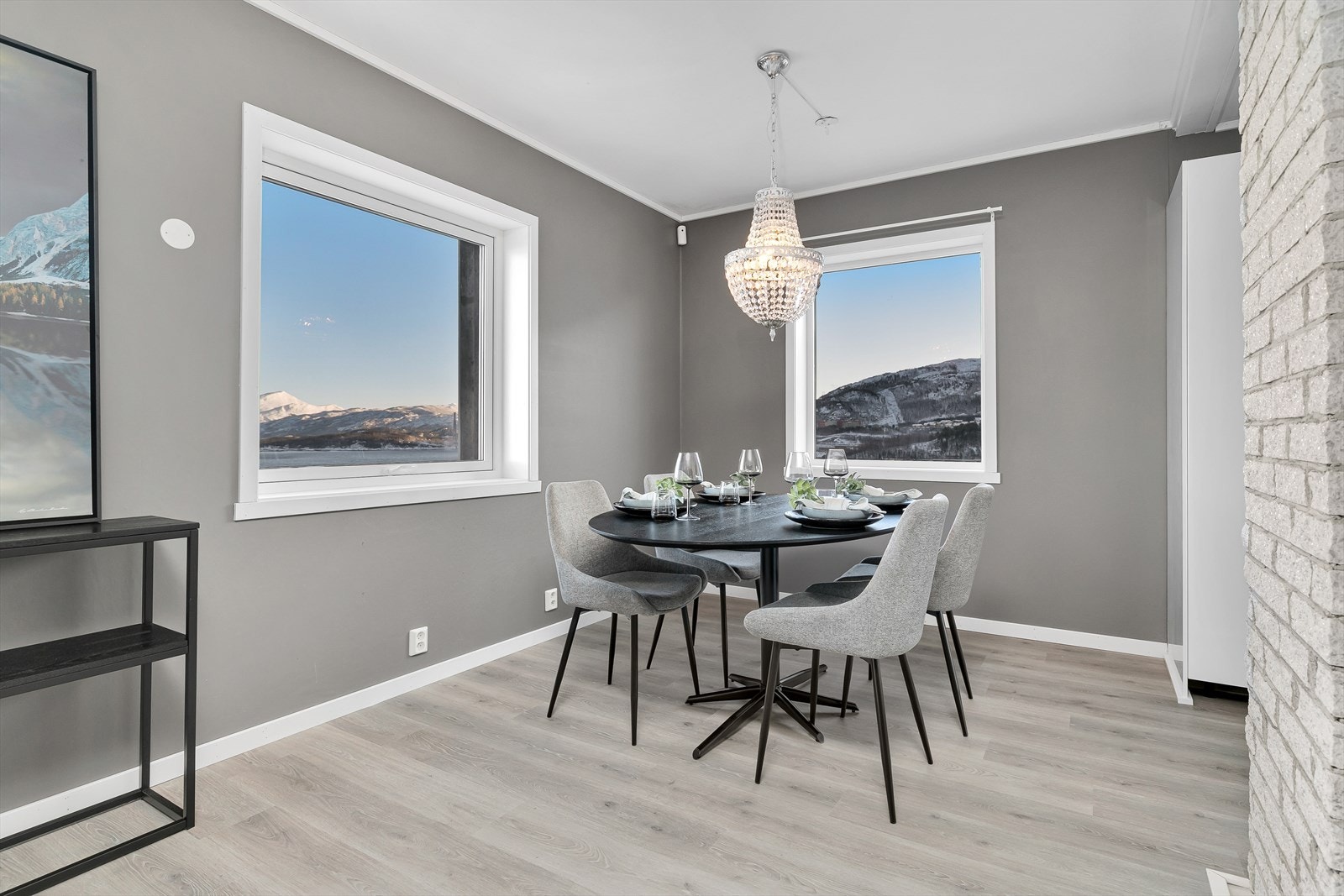 Spisestue ved kjøkken Galleribilde