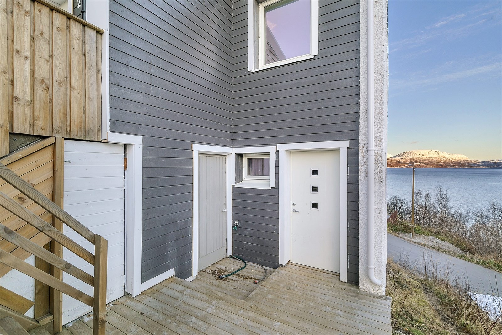 To utvendige boder og utvendig adkomst til vaskerom Galleribilde