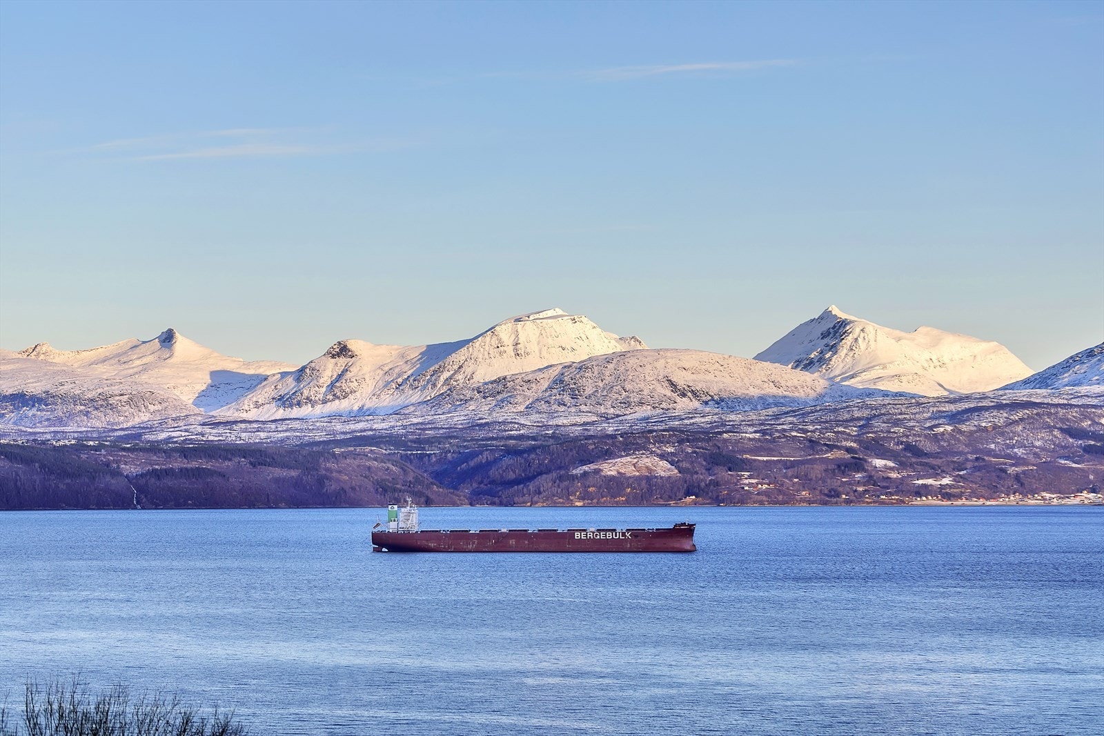 Praktfull utsikt fra stuen! Galleribilde