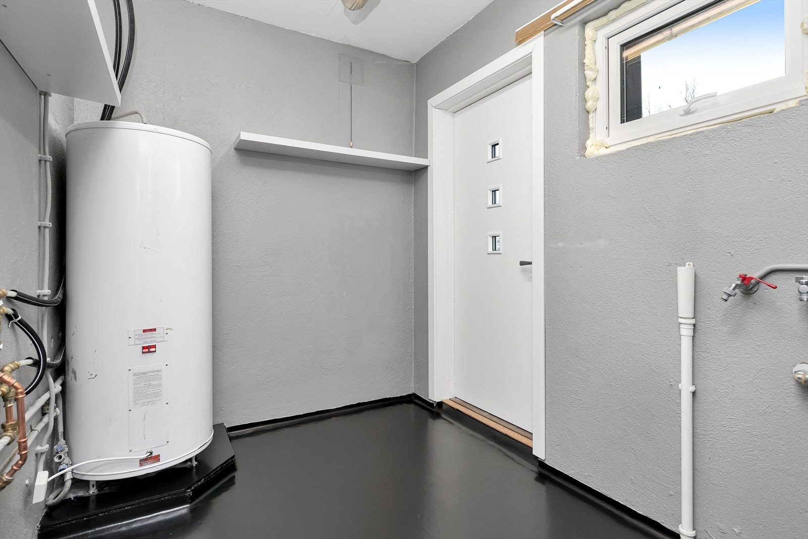 Underetasje - Vaskerom med utgang til terrasse Galleribilde