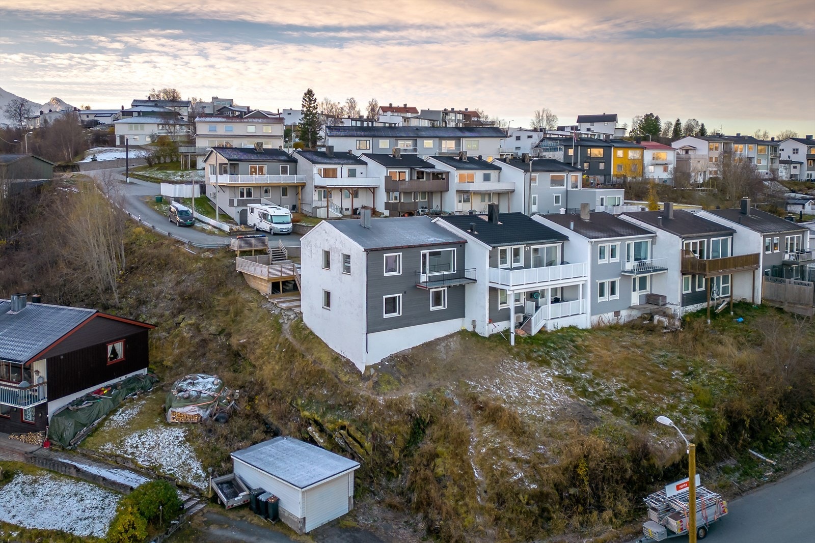 Boligen ligger i enden av en rekke Galleribilde