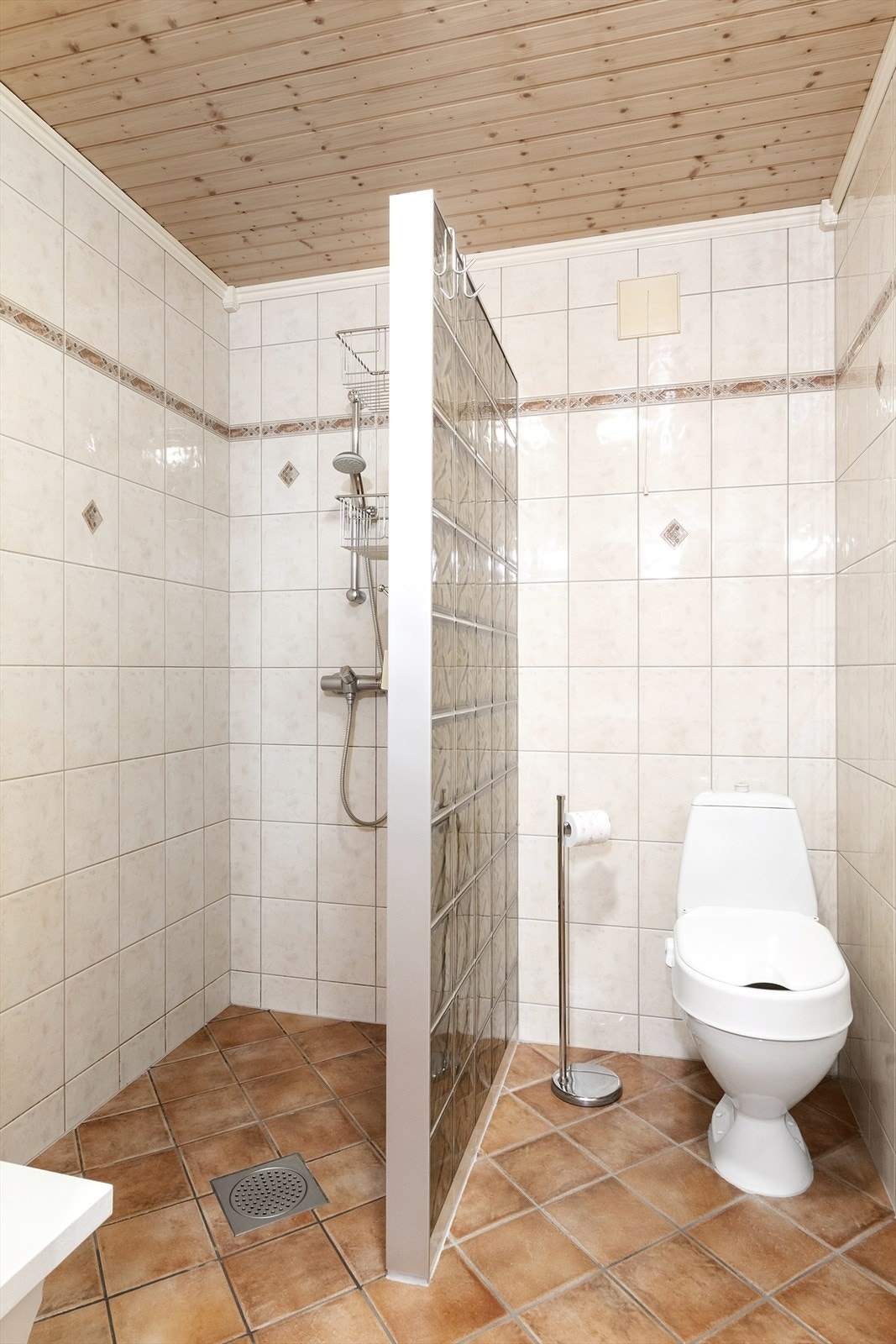 Dusjhjørne med glassbyggerstein. Galleribilde