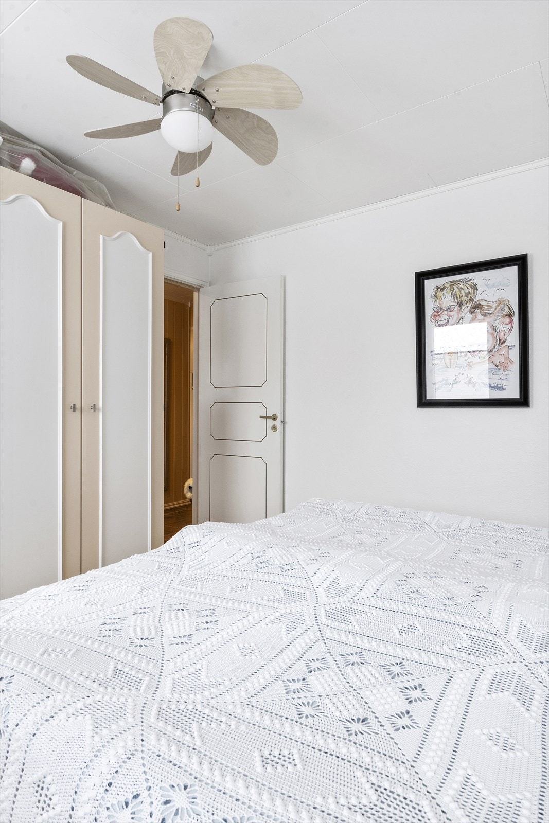 Garderobeskap i hovedsoverom Galleribilde