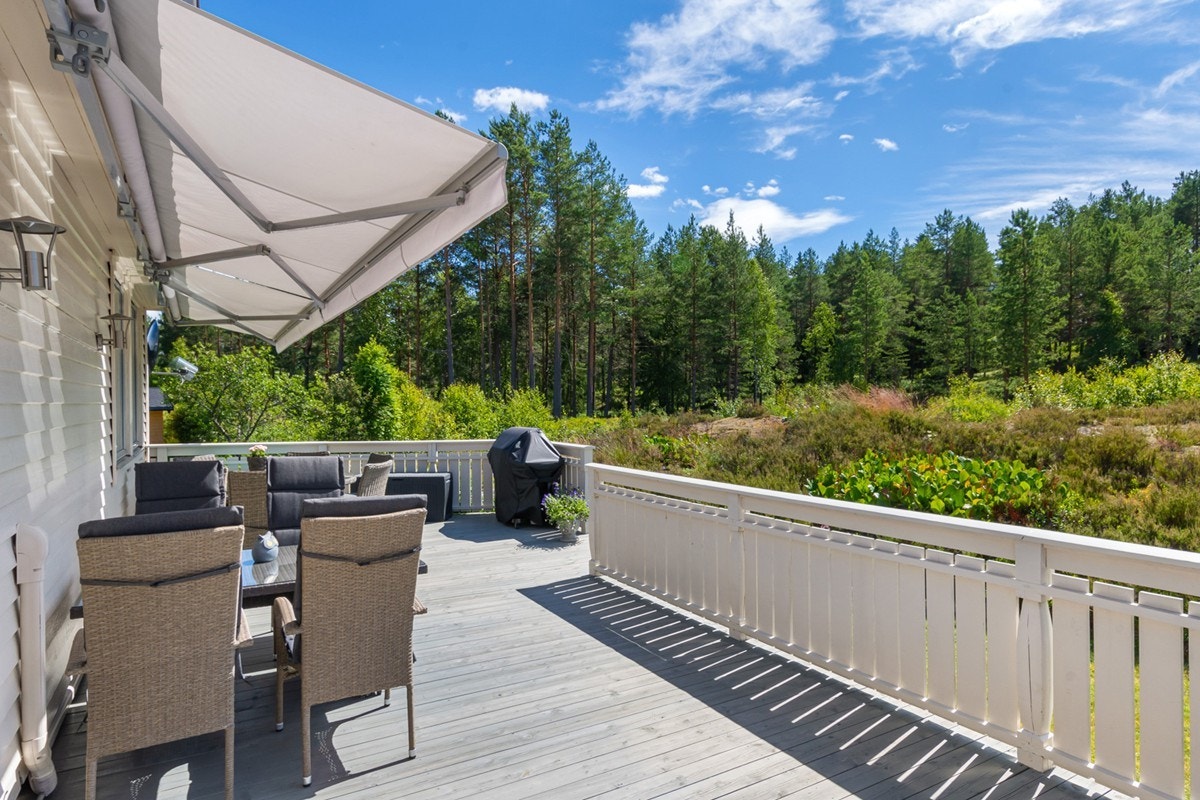 Skjermet beliggenhet og fin utsikt mot et skogsområde. Galleribilde