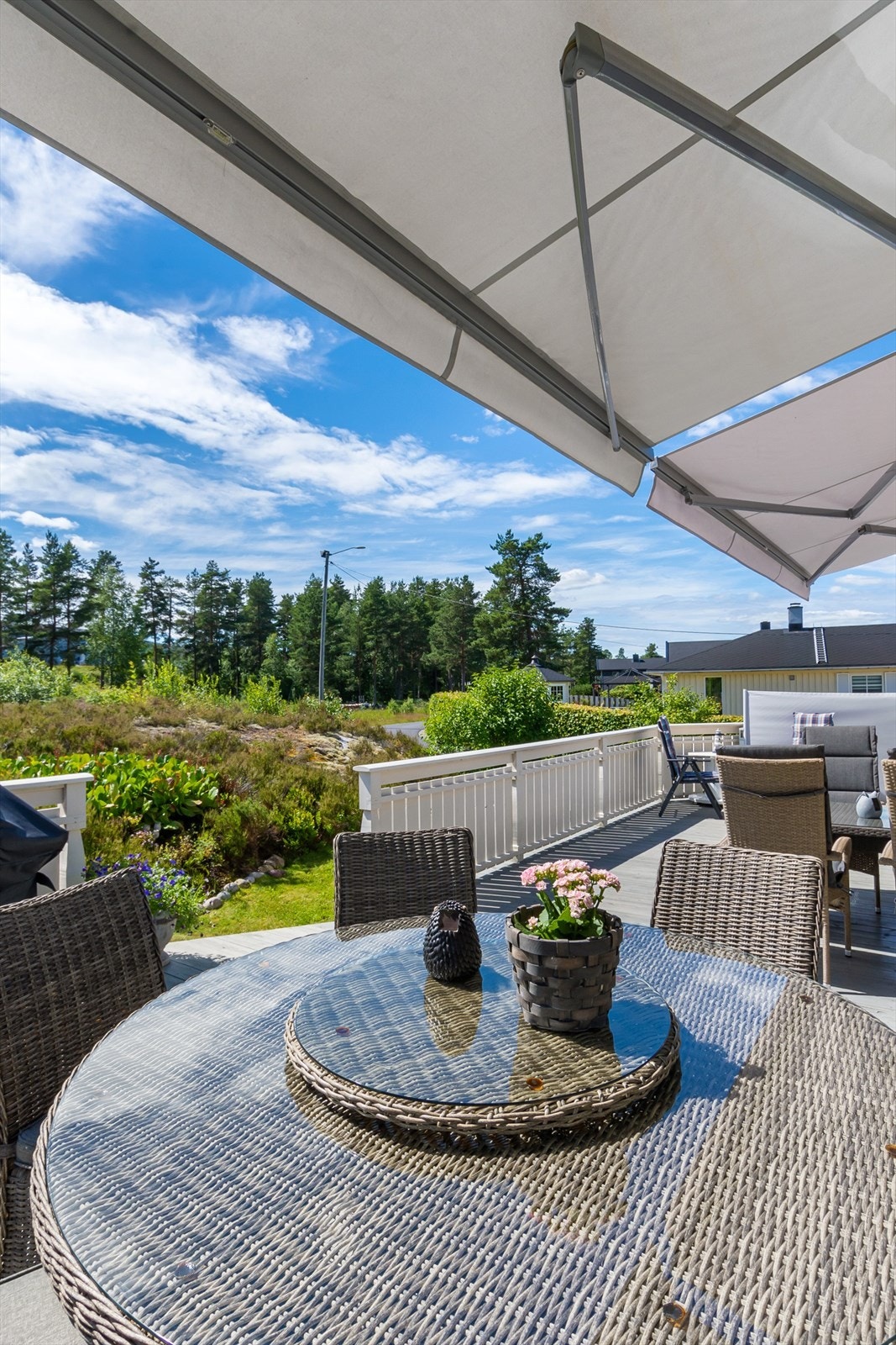 Fin uteplass med gode solforhold. Galleribilde