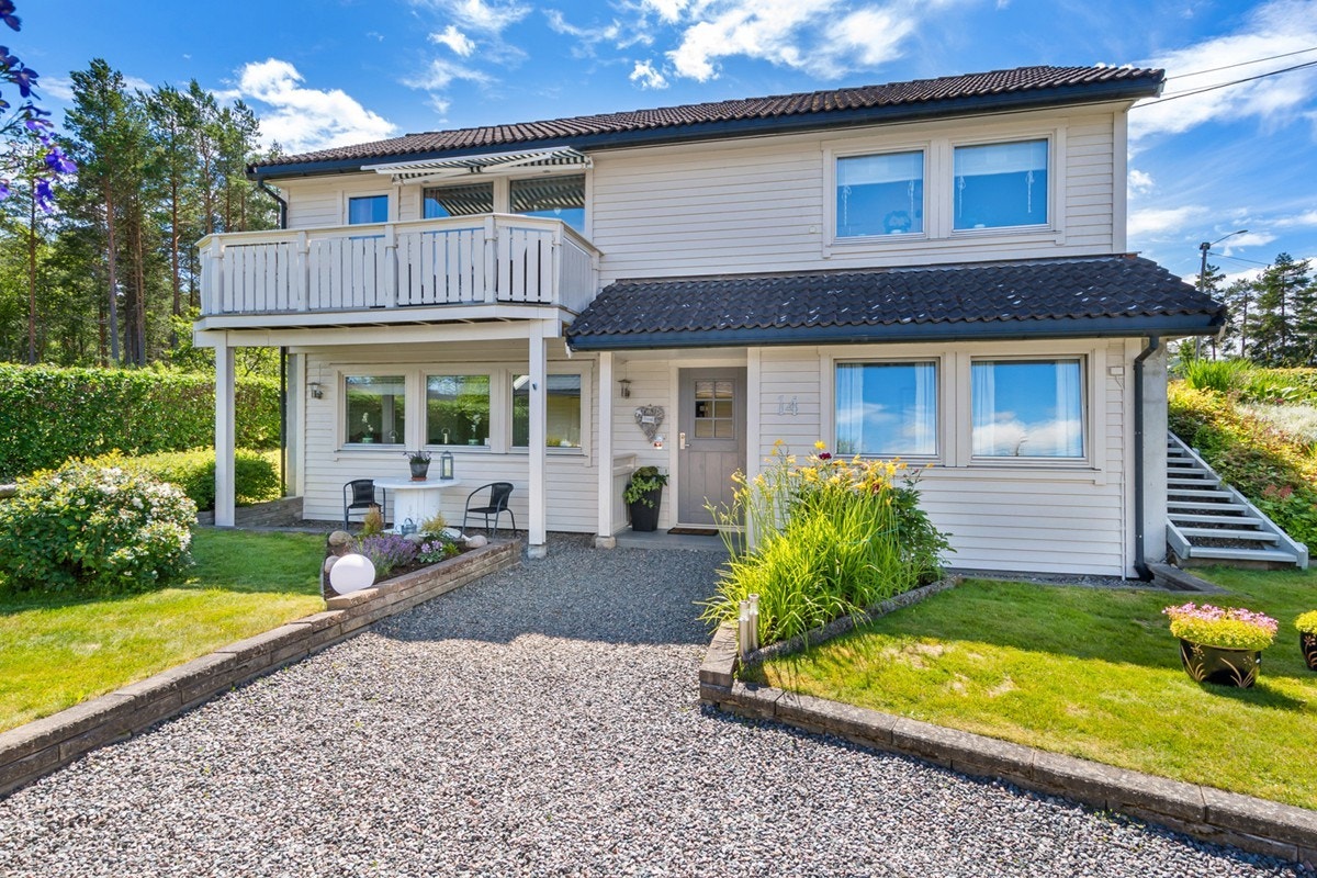 Huset er beliggende i veletablert og barnevennlig boligområde. Galleribilde