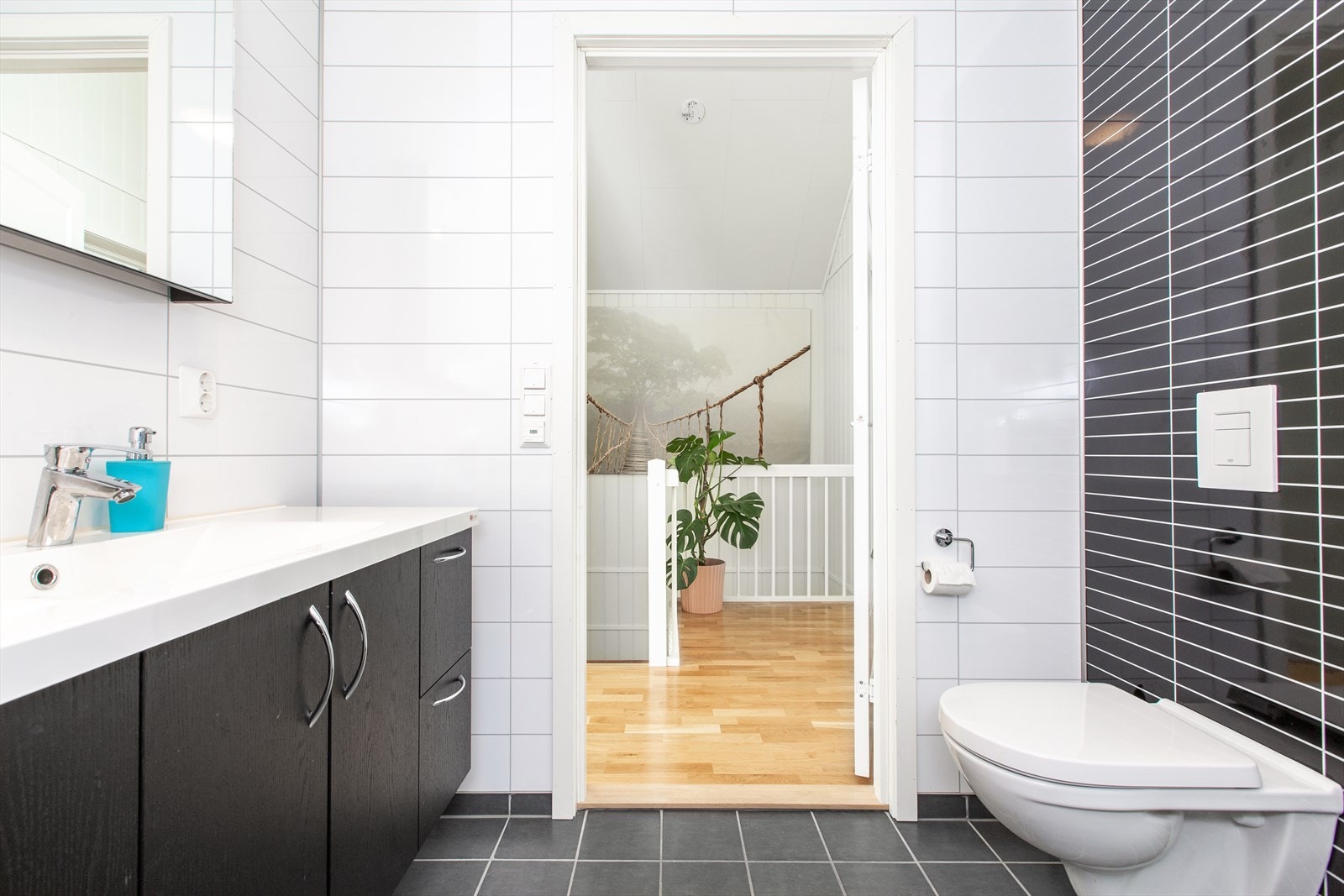 Det er også bad oppe i loftetg. Galleribilde