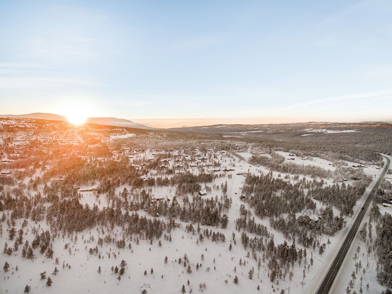Heimdal Eiendomsmegling AS ønsker deg velkommen til Håneset hyttefelt - Ingen klausul fra utbygger - altså fritt valg av hyttetype og leverandør. Galleribilde