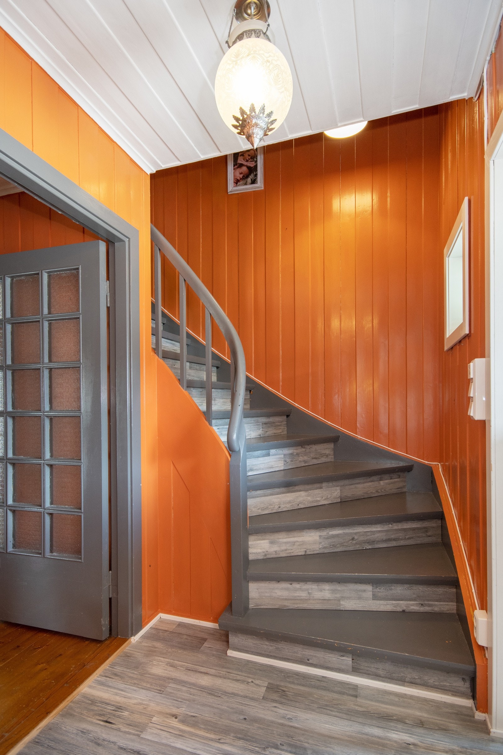 Trapp opp til 2. etasje Galleribilde