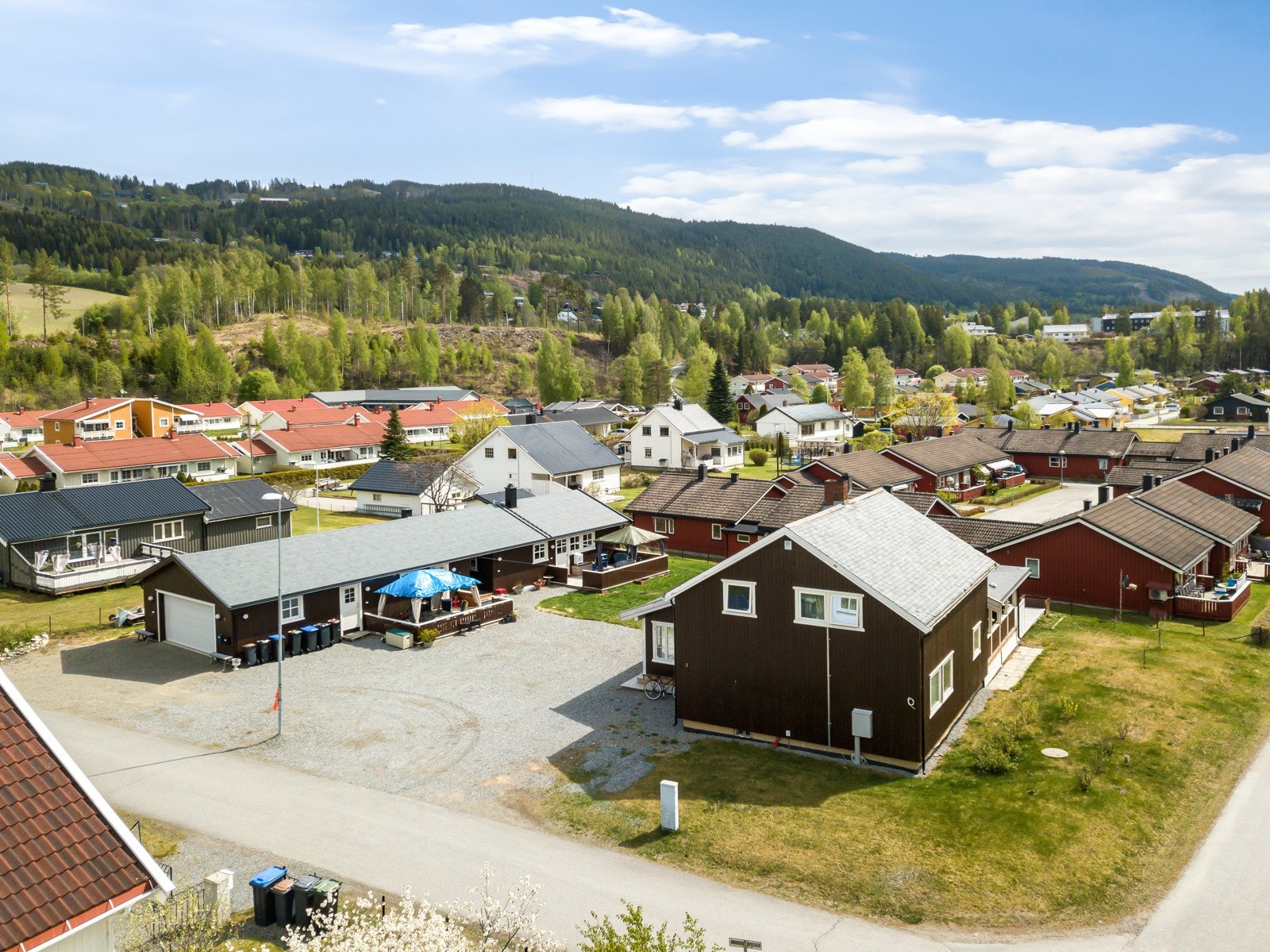 Fine turmuligheter i nærområdet med kort avstand til turstier, akebakke og skiløyper. Et rikt utvalg av aktiviteter i nærmiljøet for både barn og voksne. Galleribilde