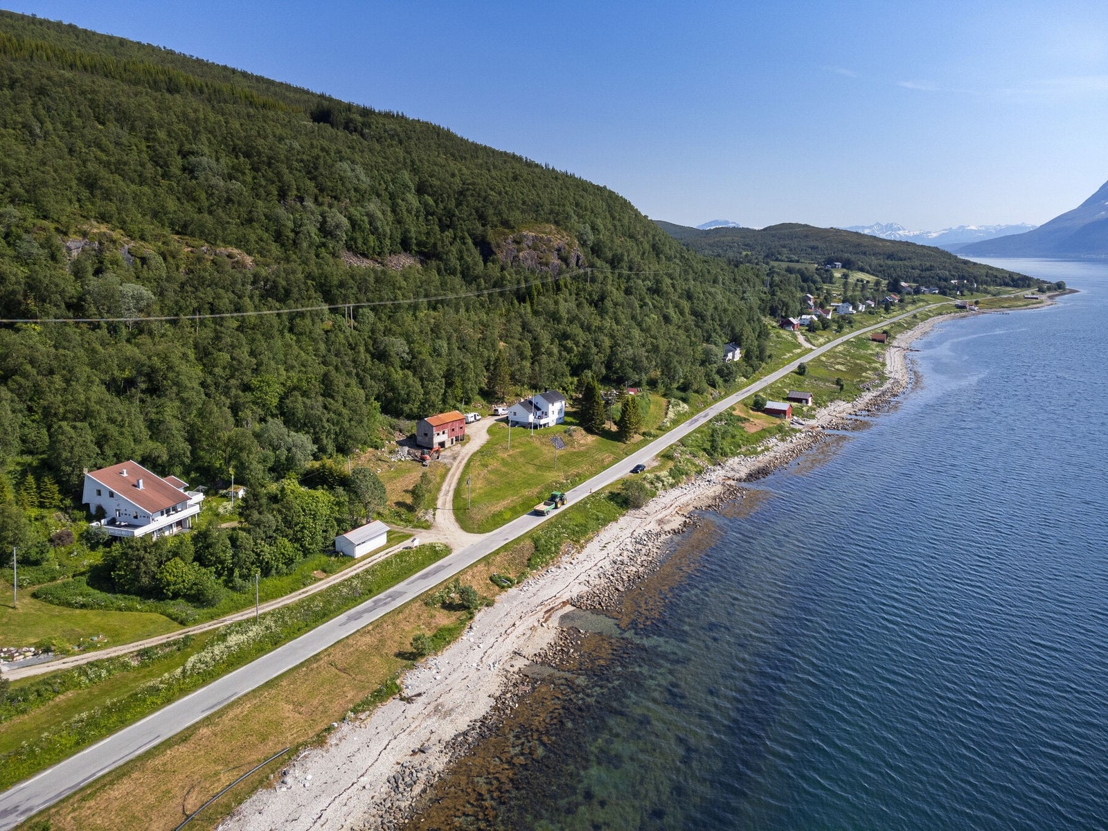 Området består av spredt boligbebyggelse, og ligger i et yndet naturområde. Galleribilde