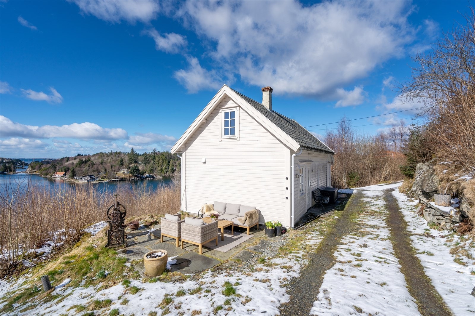 Boligen inneholder stue, kjøkken, bad og soverom. Galleribilde