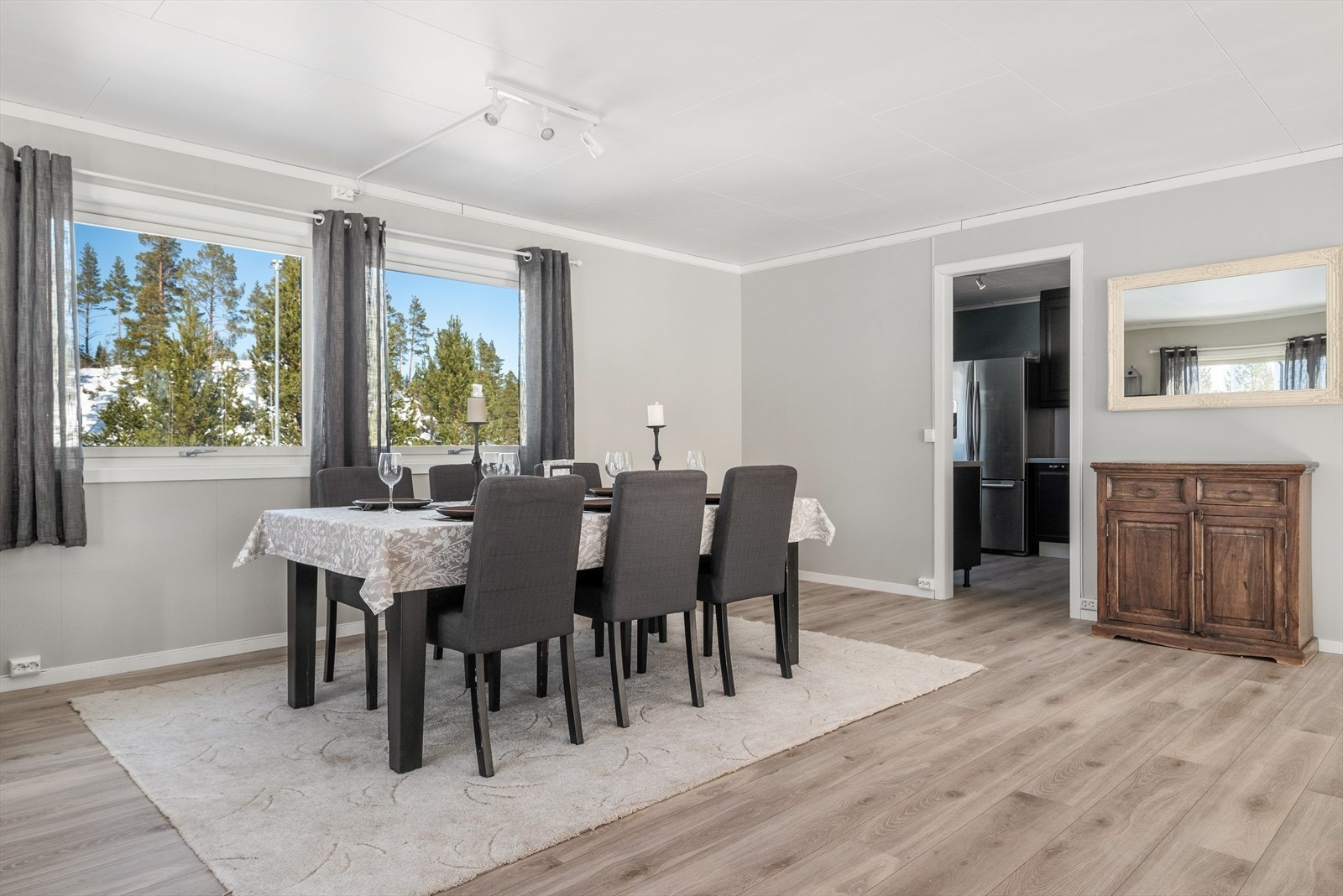 Det er god plass for ei spisestue Galleribilde