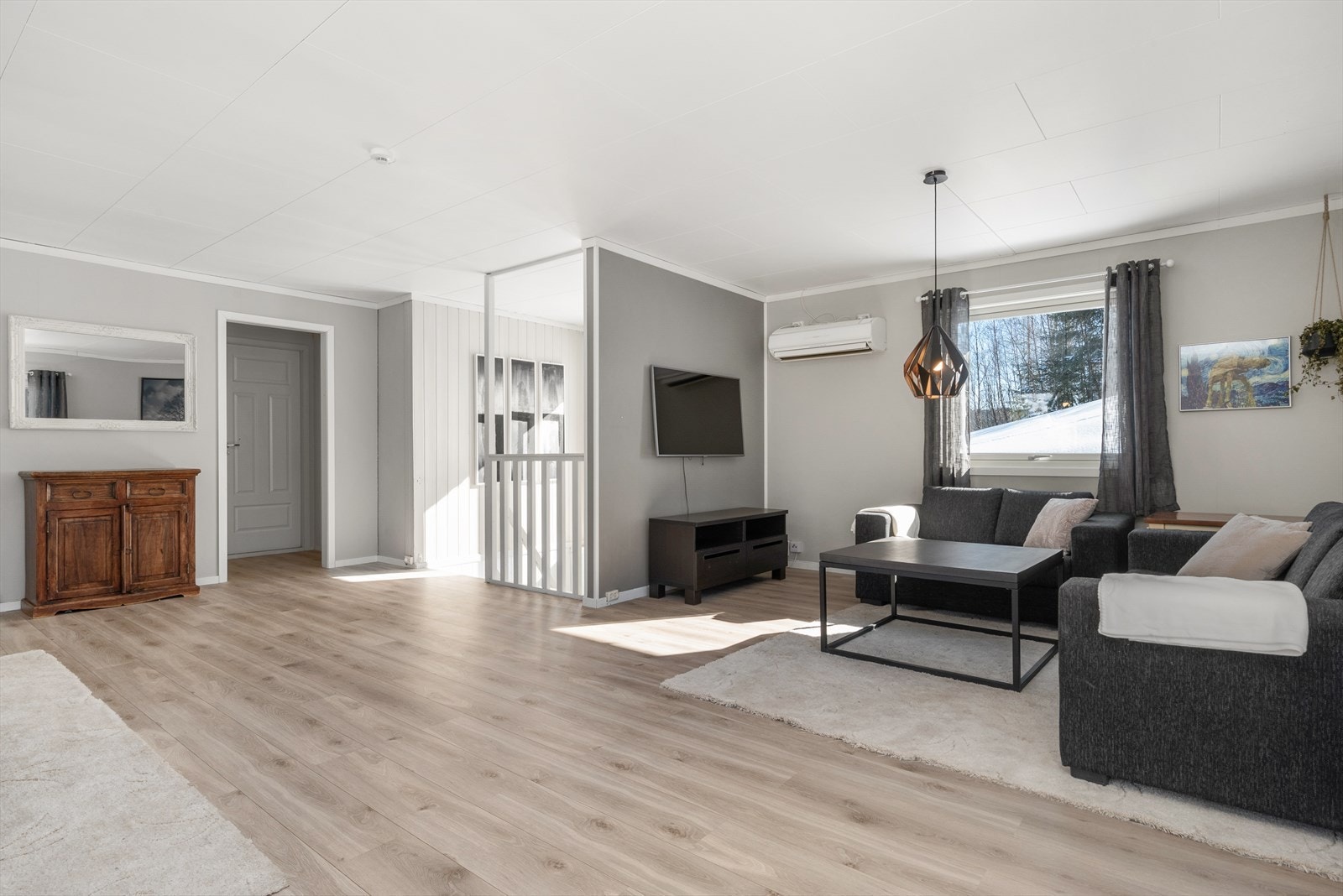 Åpen og lys stue på hele 47 kvm! Galleribilde