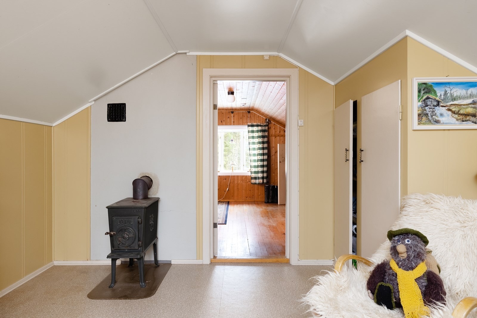 Vedfyring også i 2.etasje. Galleribilde