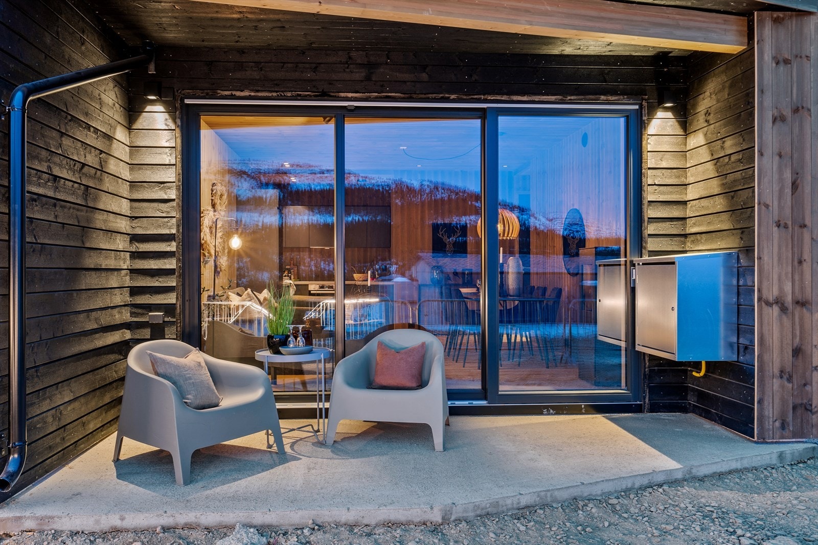 Hyggelig uteplass rett utenfor stuen. Galleribilde