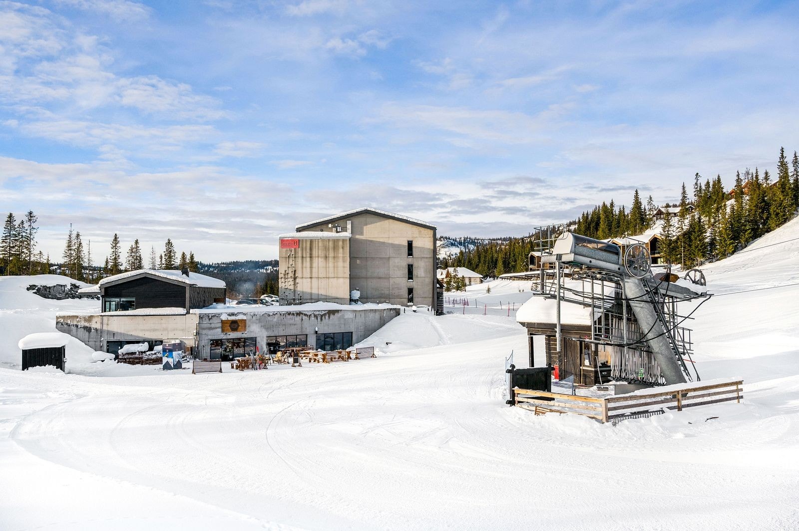 Lettvint Bar Café og Oleheisen - rett ved Segelstadsetertunet Galleribilde