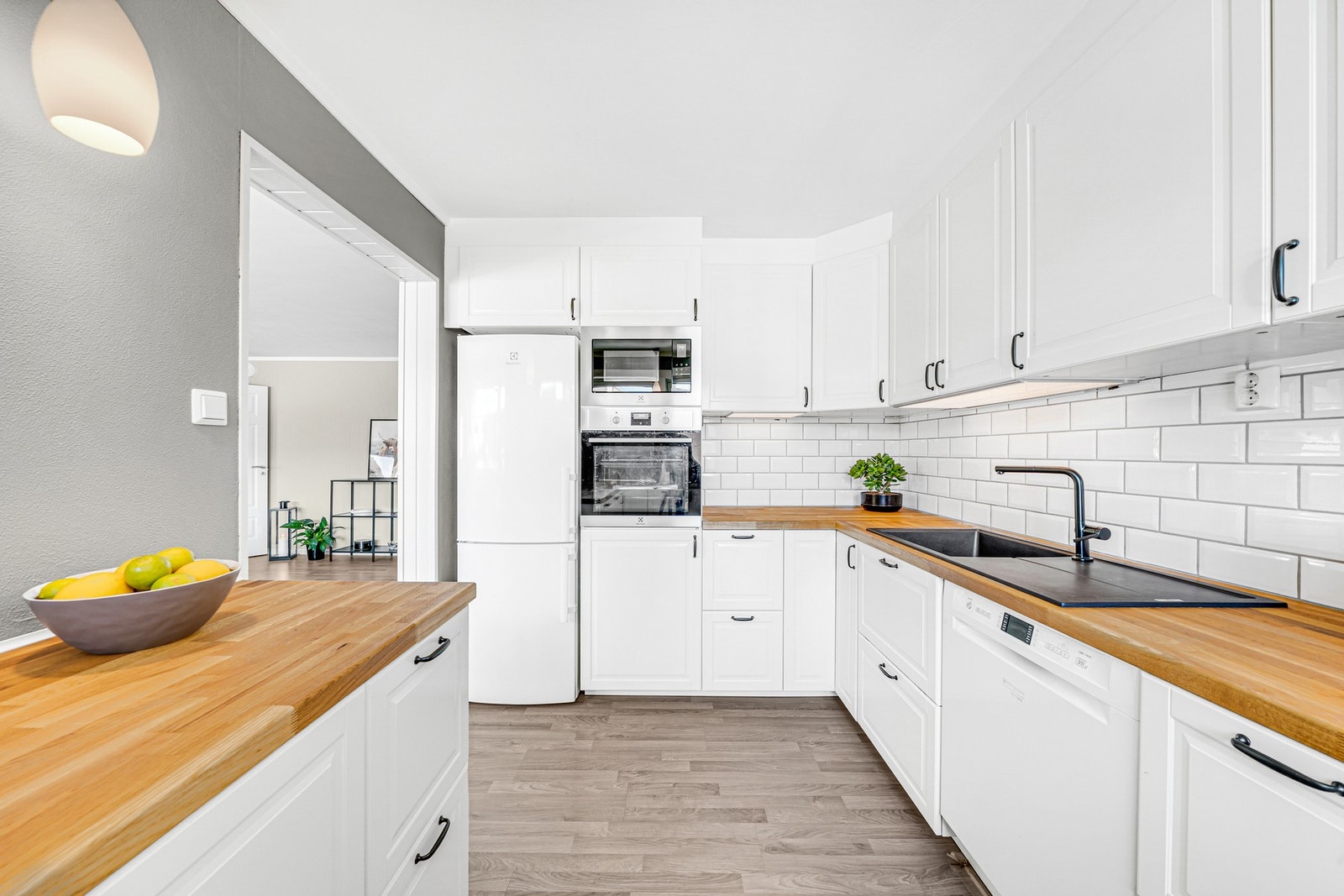 Hvitevarer på kjøkken følger handelen. Galleribilde