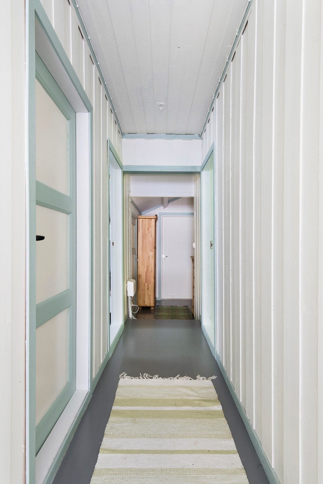 Gang mot bi-inngang. Galleribilde