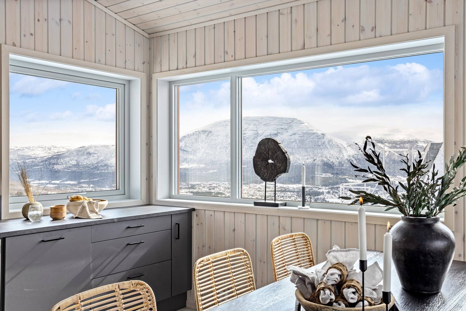 Med denne nydelige utsikten blir det vanskelig å holde fokus på matlagingen Galleribilde