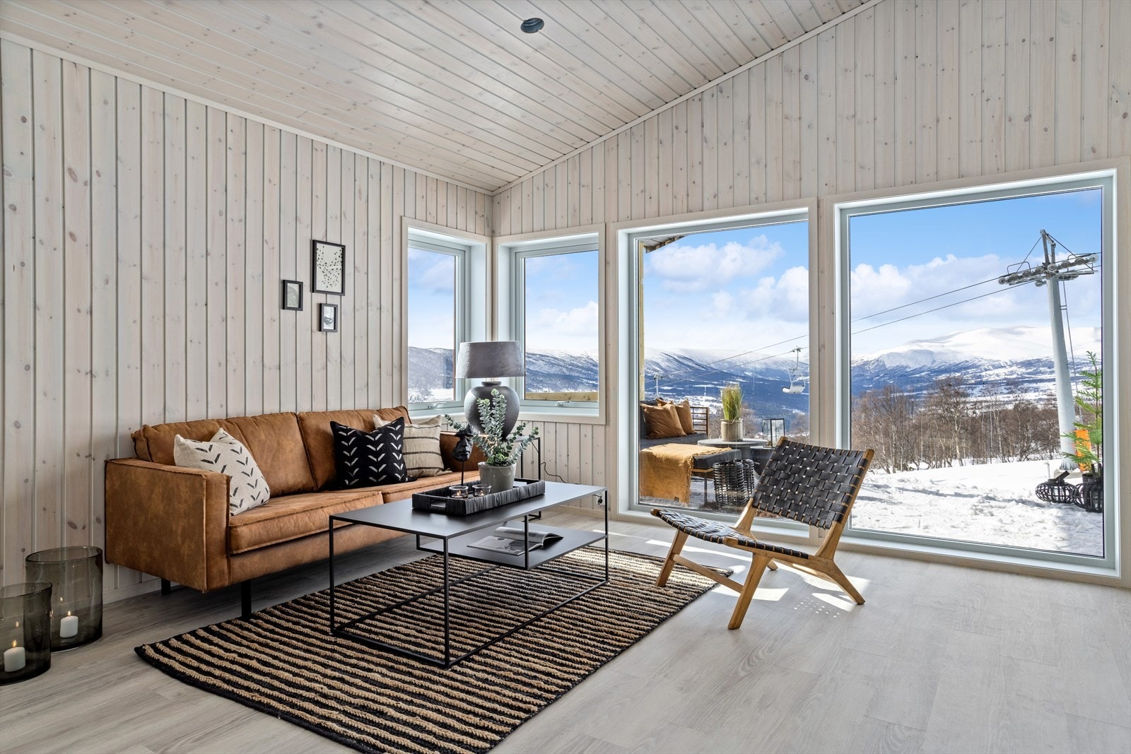 Fantastisk utsikt fra stuen og den vestvendte verandaen Galleribilde