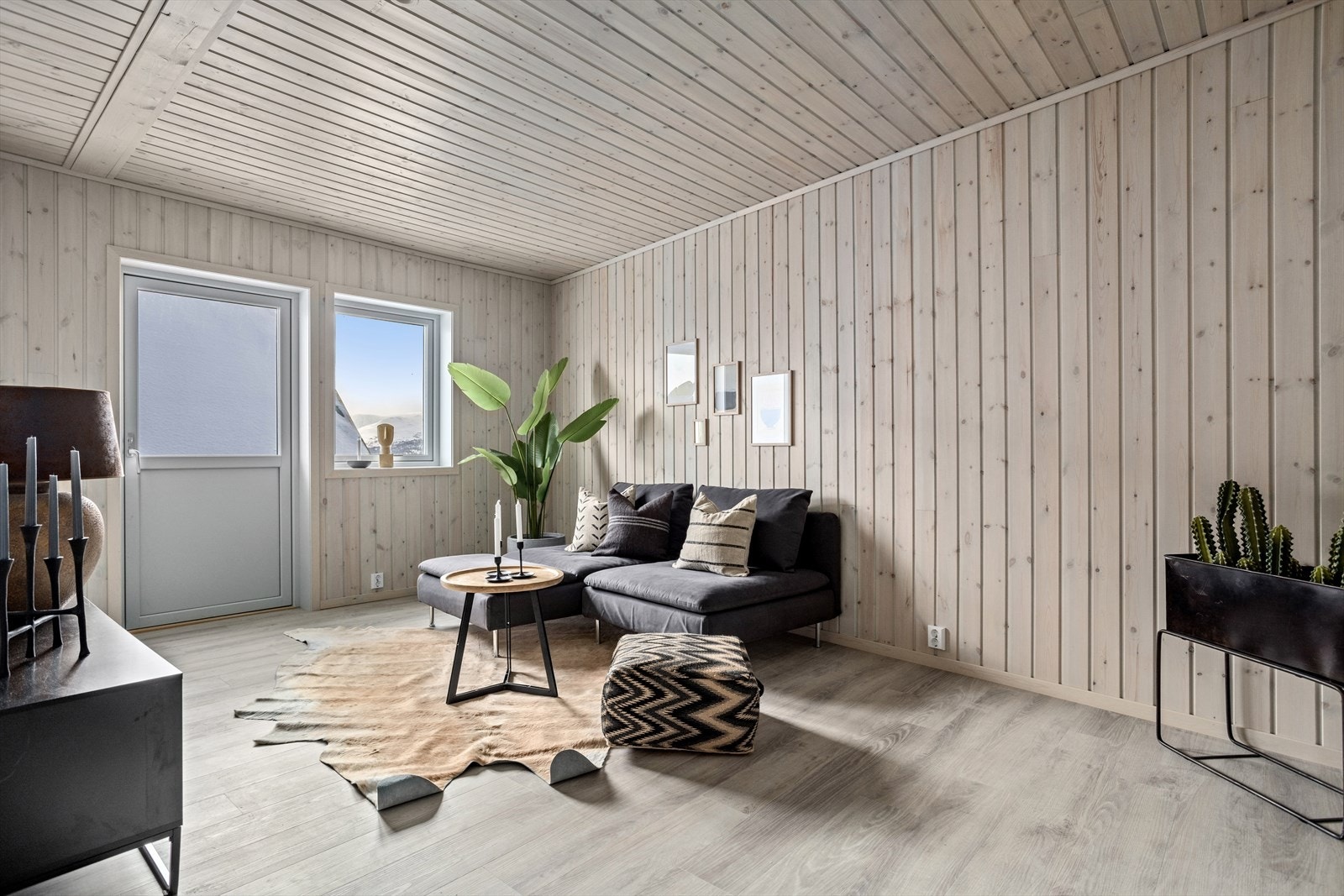 Det fjerde soverommet er på hele 16,5 kvm. og har utgang til markterrasse Galleribilde