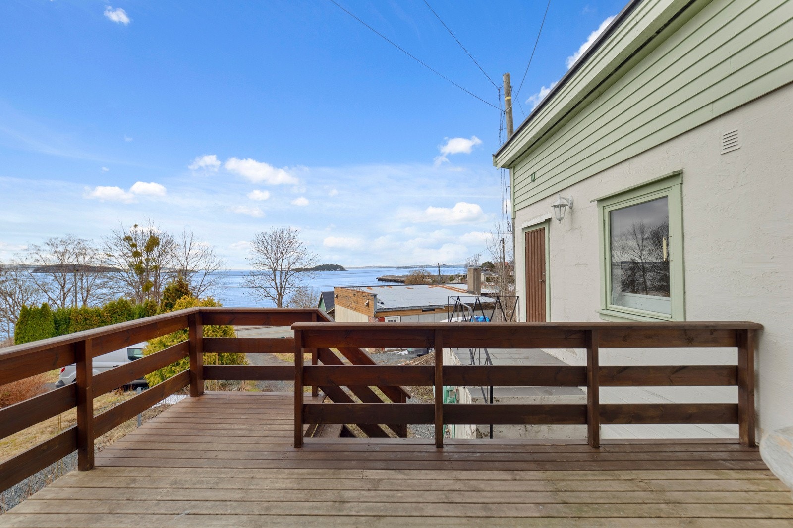 Her har du kort vei ned til stranda Galleribilde