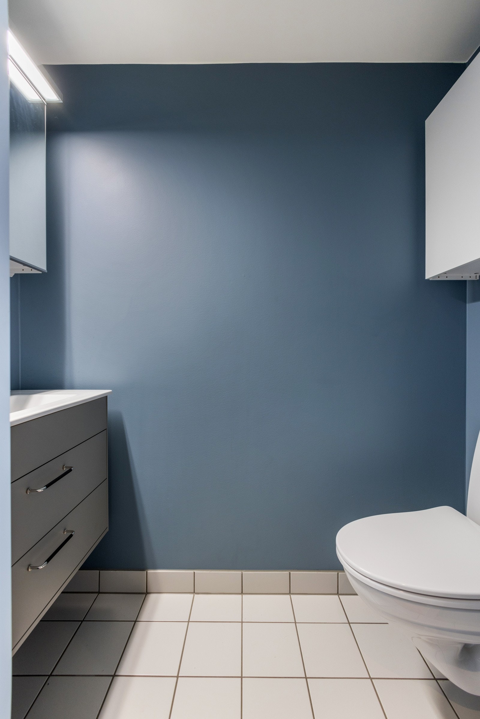 Separat flislagt toalettrom. Galleribilde