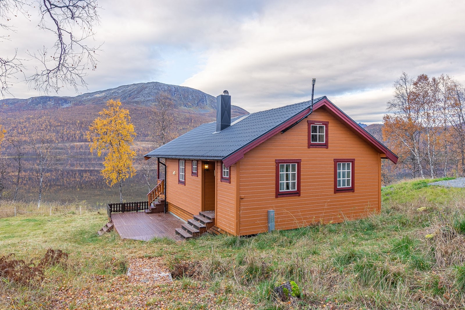 Platt med tilgang til både inngangsparti og veranda. Galleribilde
