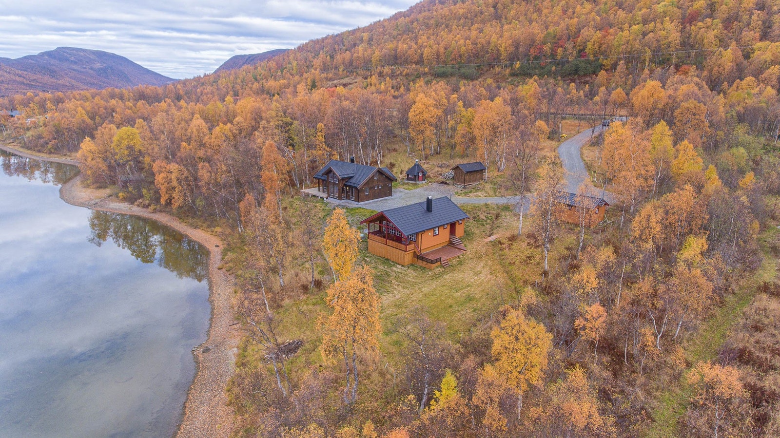 Fra hytta har du umiddelbar nærhet til skog og fjell. Galleribilde