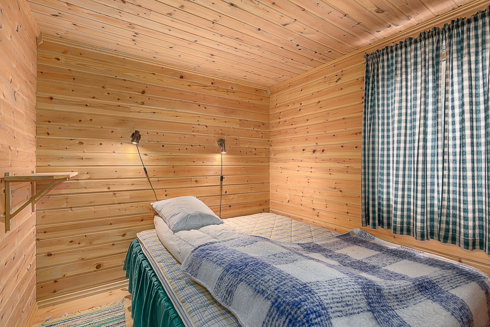 Soverom med plass til dobbelseng. Galleribilde