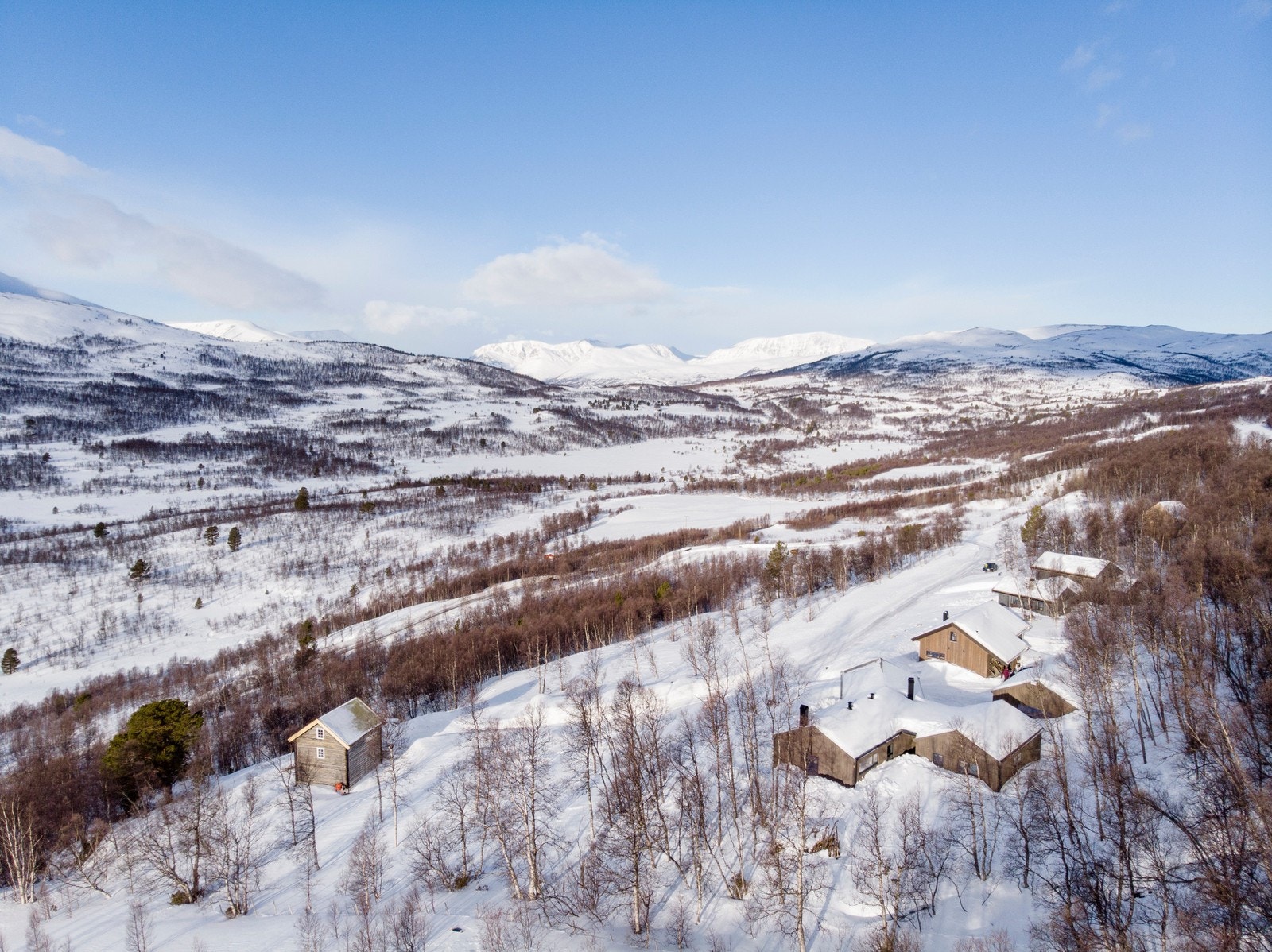 Veslgjerdet er et unikt hytteområdet beliggende mellom gamle setre og beitemark Galleribilde