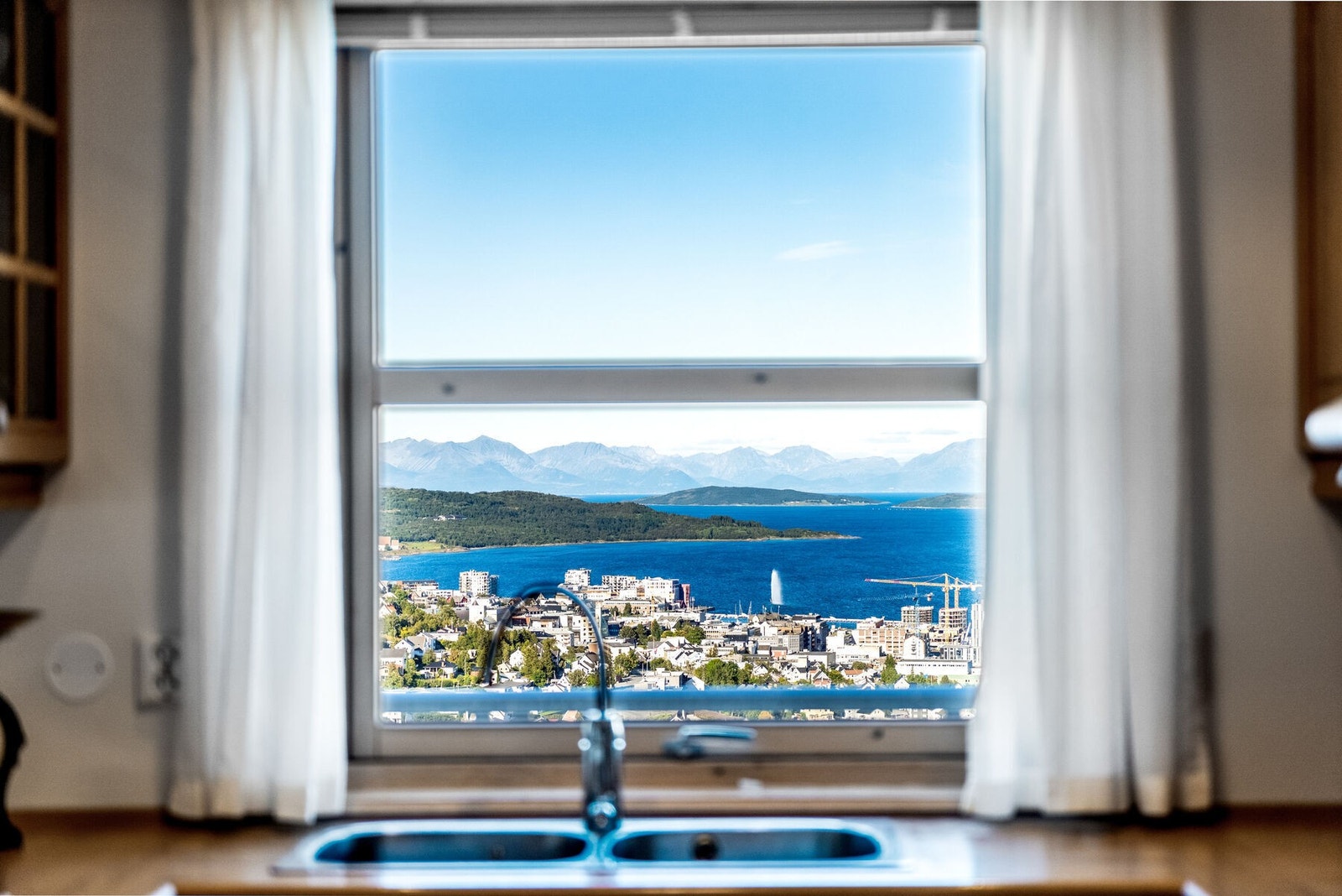 Her har du fantastisk utsikt fra kjøkkenbenk. Galleribilde