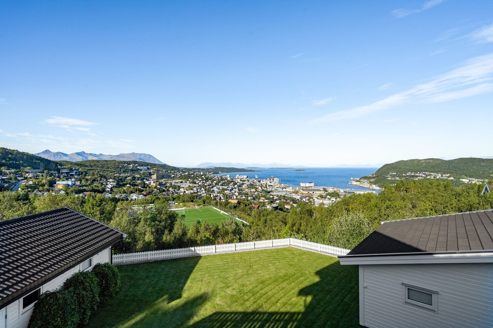 Majestetisk utsikt mot Vågsfjorden og Harstad! Galleribilde