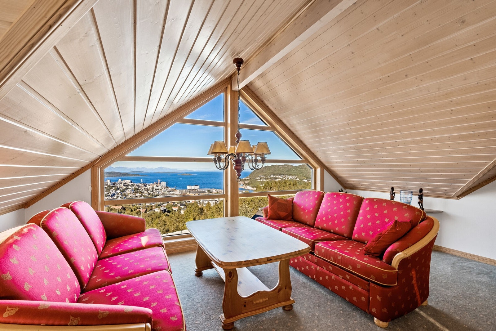 Her har du god plass for flere sittegrupper. Galleribilde