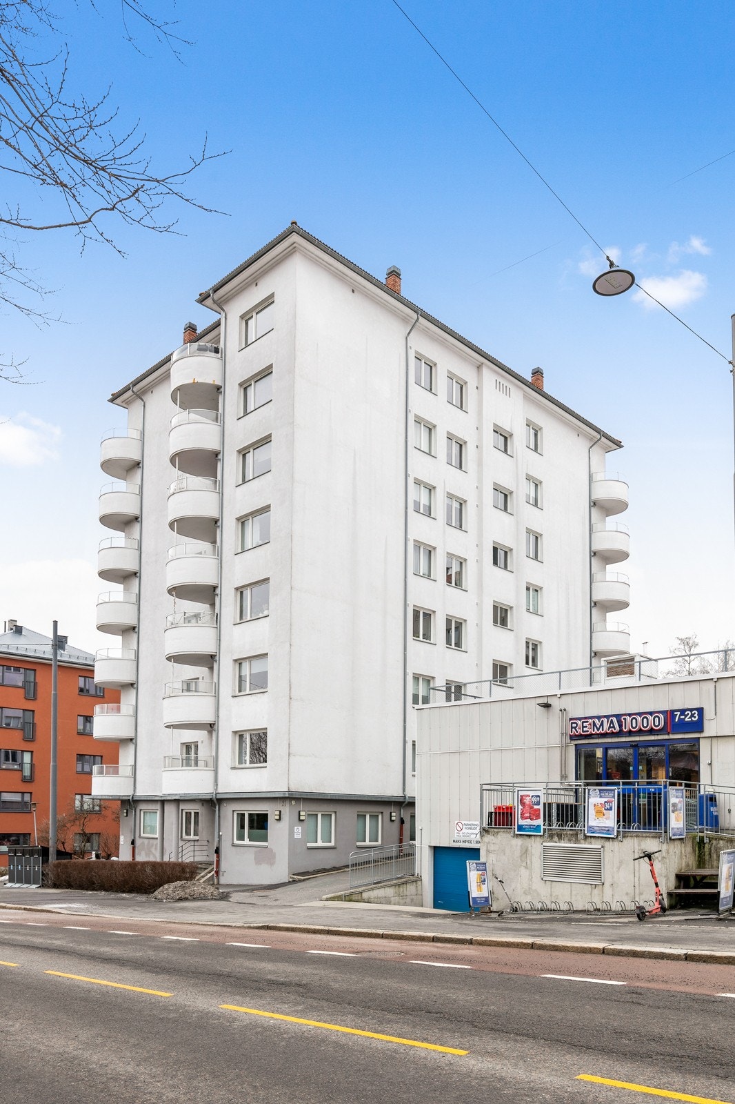 Langåpen Rema 1000-butikk som nærmeste nabo Galleribilde