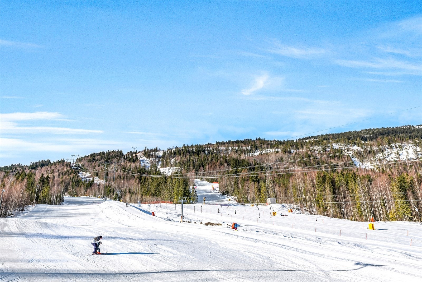 Det er kort vei bort til alpinanlegget. Her finnes også egen barnebakke. Galleribilde