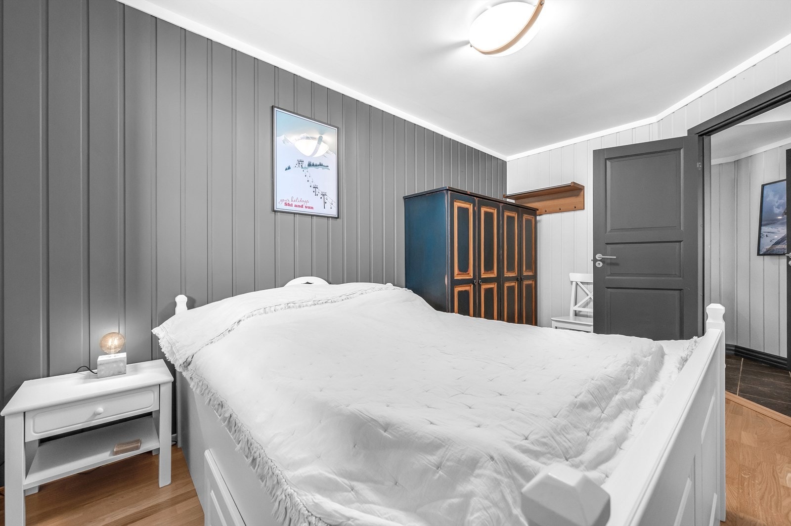 Rommet har også skap for oppbevaring Galleribilde