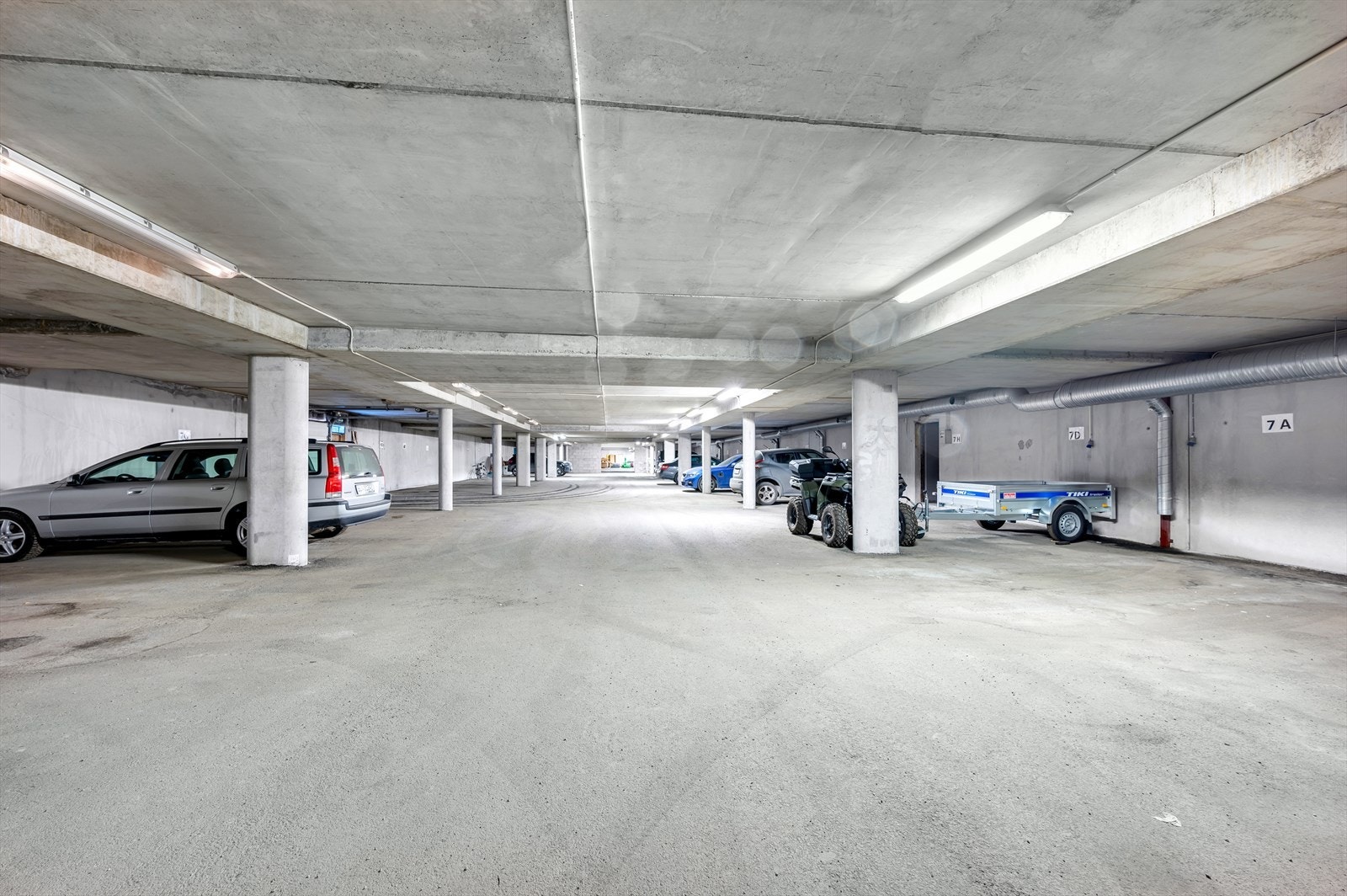 Oppvarmet garasjenalegg under bygget. Galleribilde