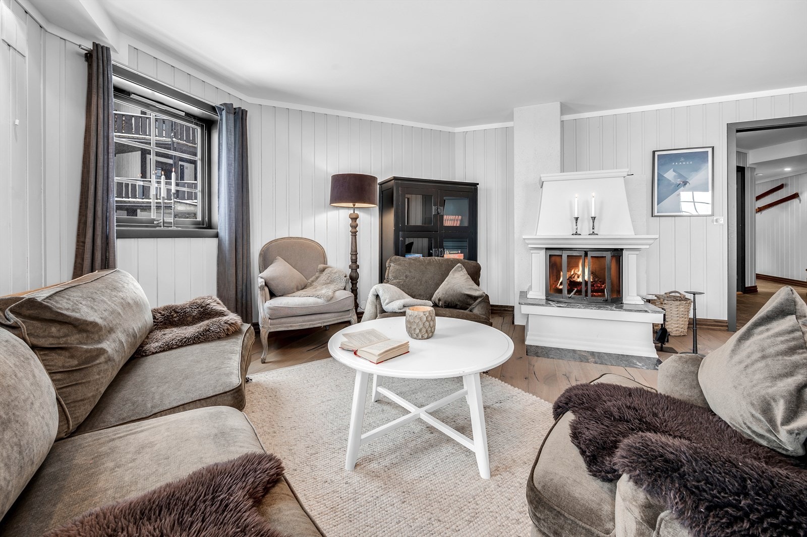 Det er skiftet gulv i leiligheten i 2017. Galleribilde