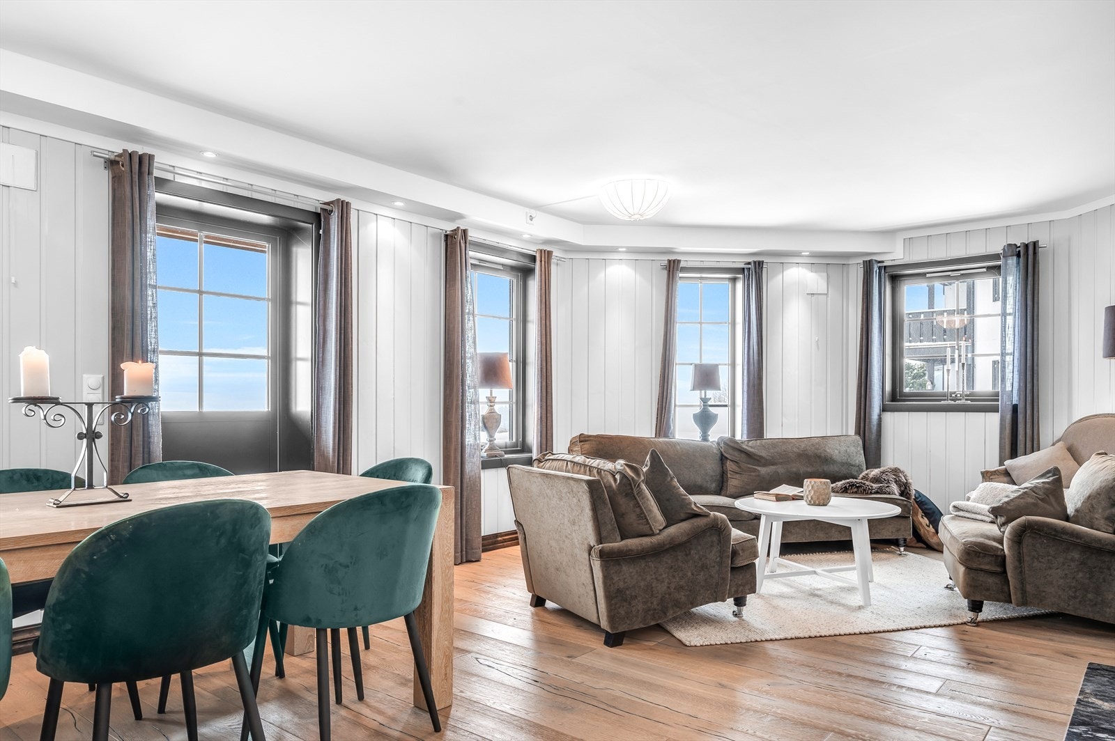 Leiligheten er oppgradert i de senere år og fremstår tidsriktig og lekker. Galleribilde