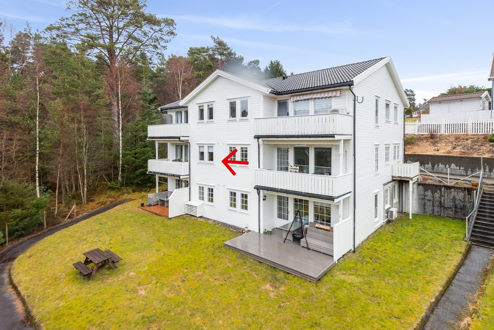 Sameige består av 3 hus med 6 einingar i kvar. Galleribilde