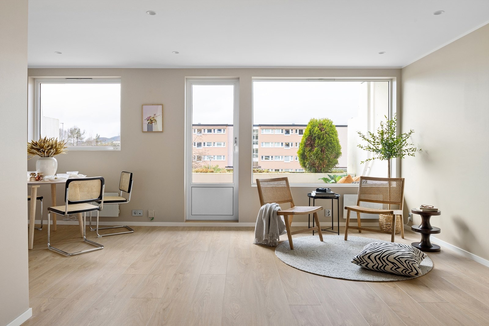 Leiligheten er totalrenovert i årsskiftet 22-23 der det aller meste er skiftet ut og splitter nytt ved salgstidspunktet. Galleribilde