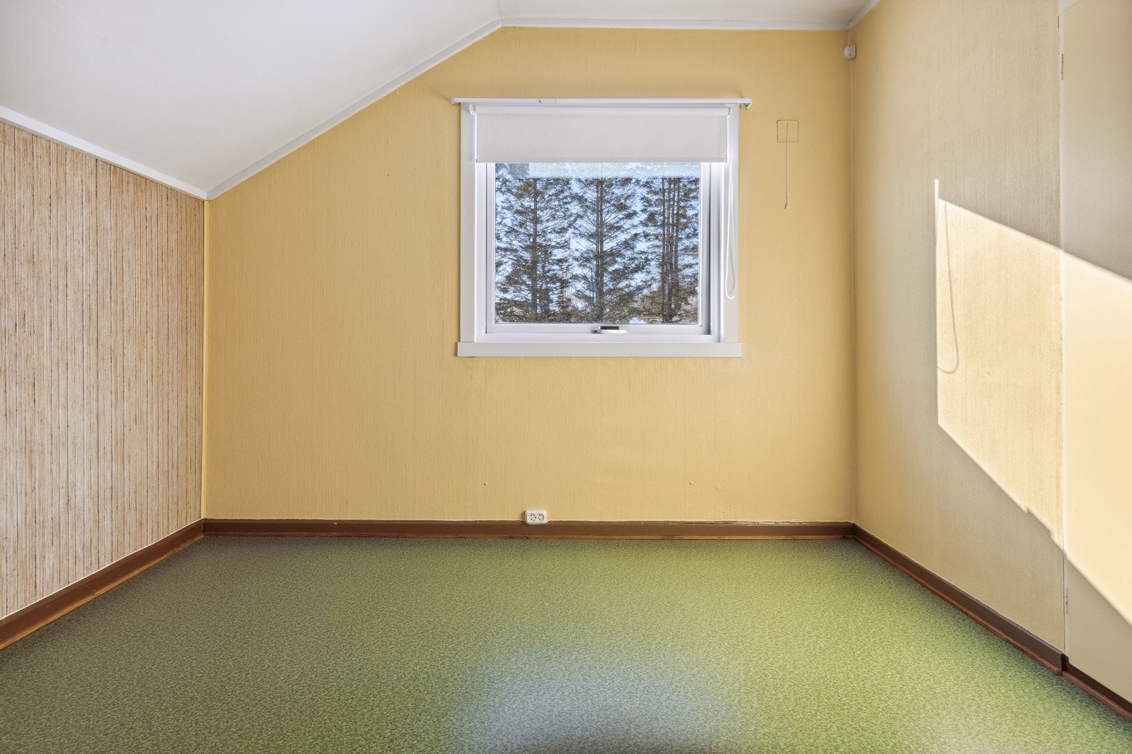 Soverom 2. Alle soverommene i andre etasje har plassbygde skap. Galleribilde