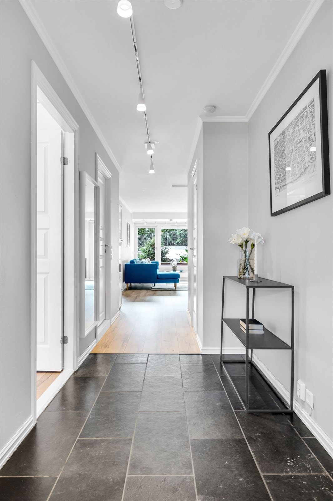 Velkommen inn til en lys og innbydene leilighet. Galleribilde